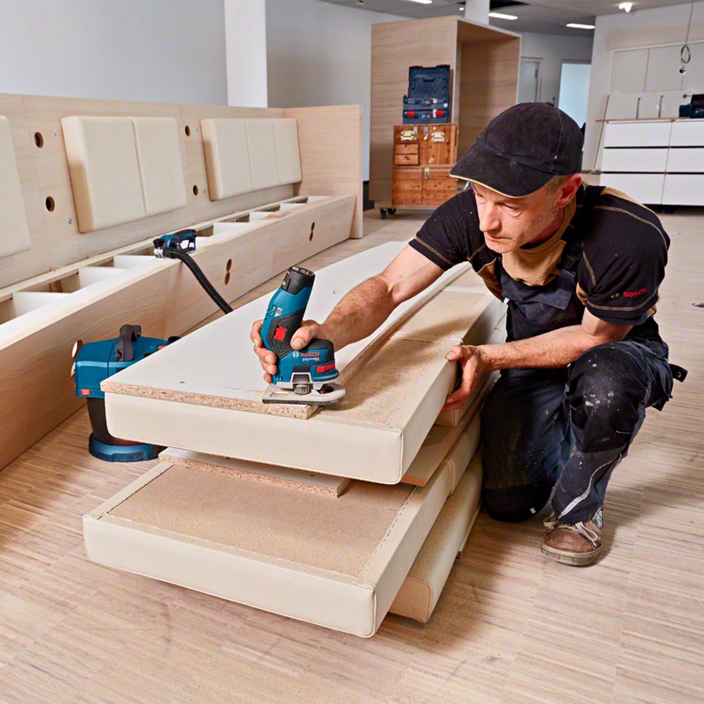 Router Bosch Inalámbrico Para Madera Gkf 12v-8 12v + Kit Cargador 12V