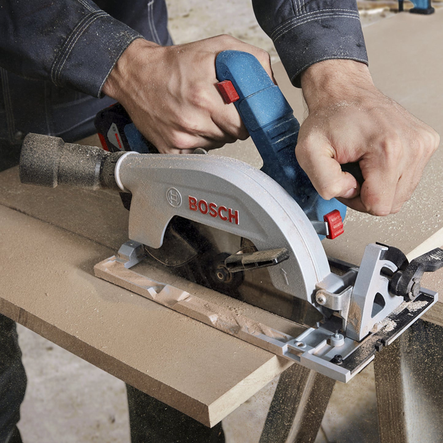 Sierra Circular Inalámbrica Para Madera Bosch Gks 185-li Con Disco